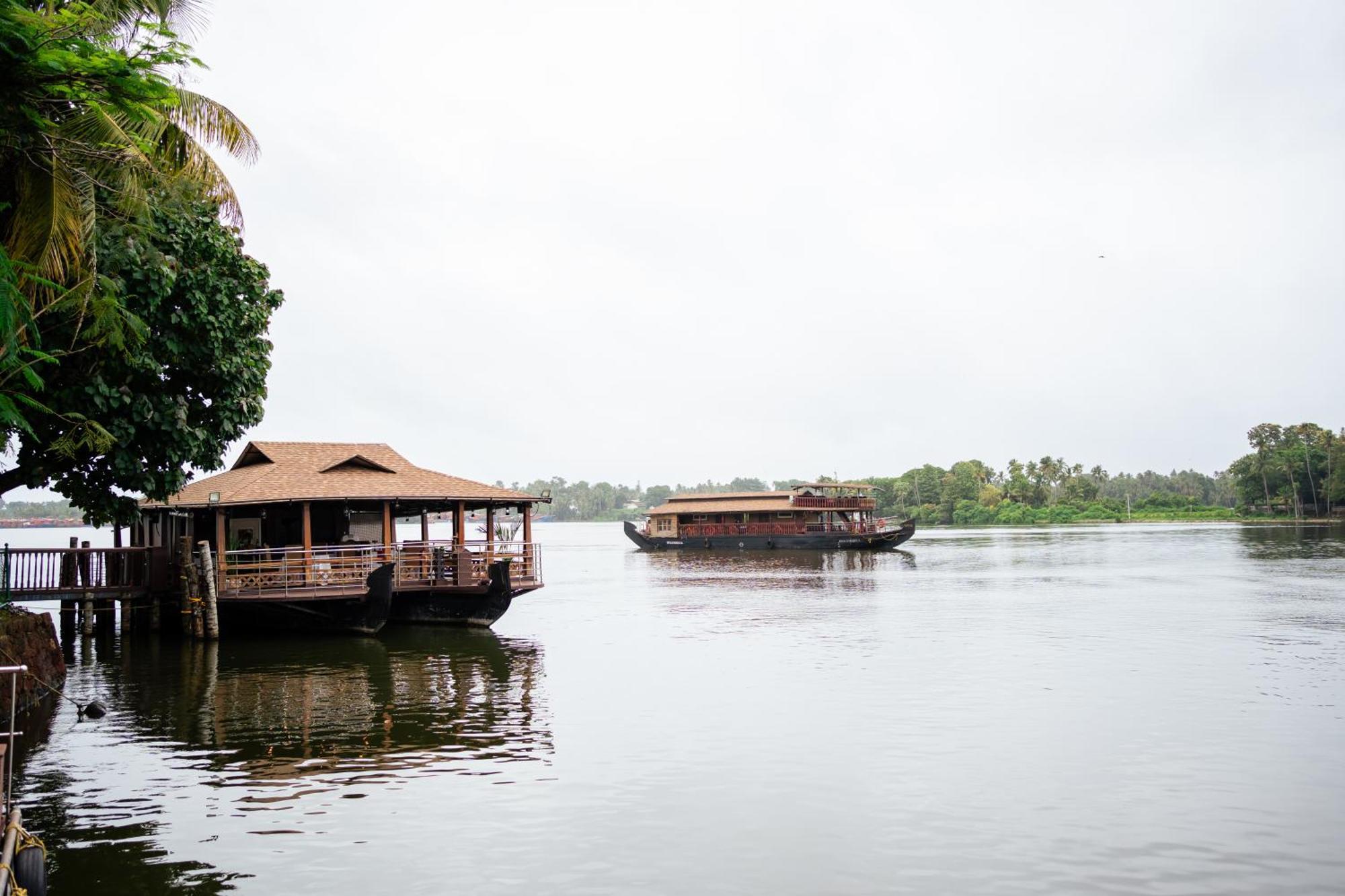 The Leela Ashtamudi, A Raviz Hotel Колам Екстериор снимка Backwaters of Kerala