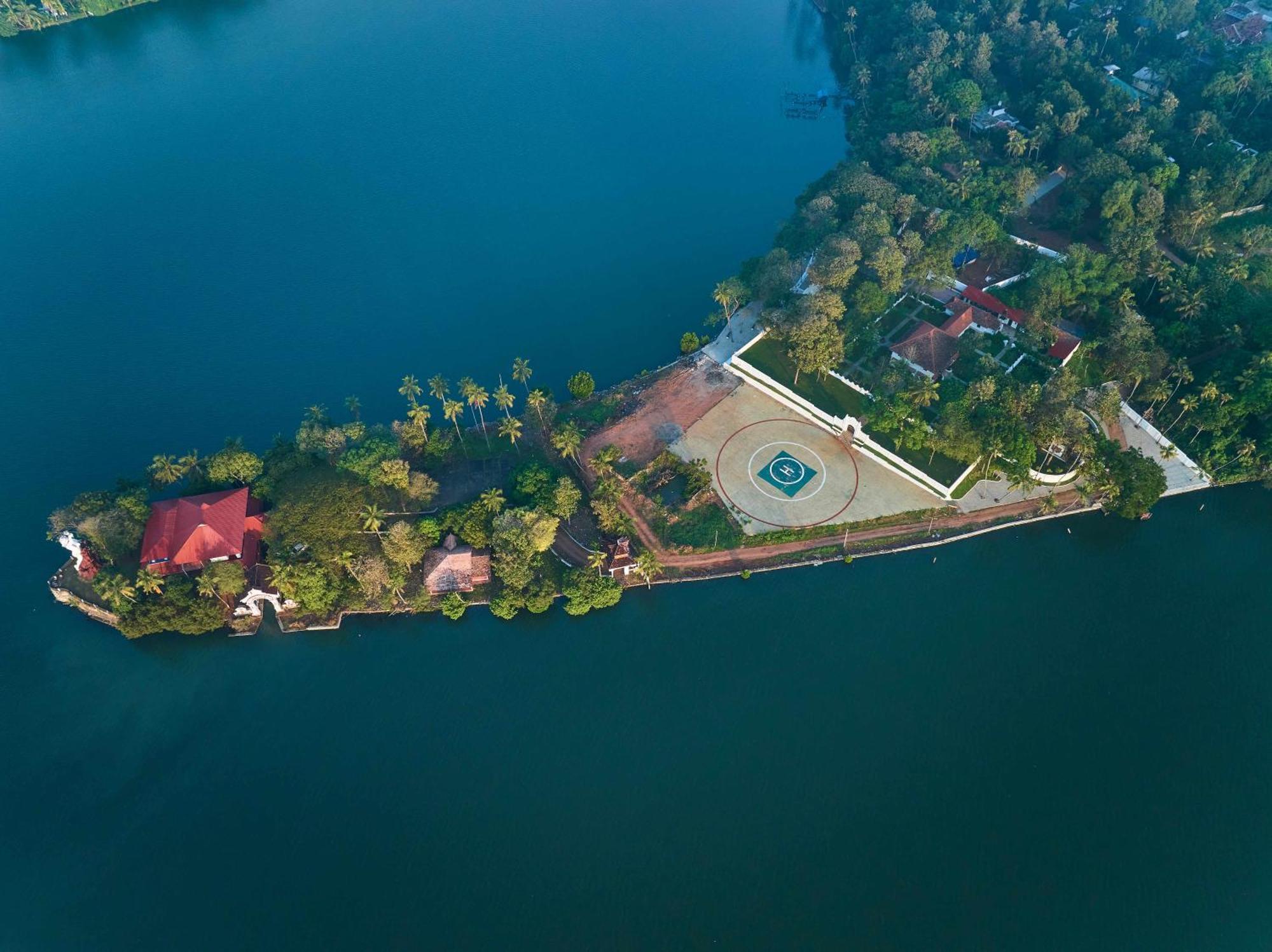 The Leela Ashtamudi, A Raviz Hotel Колам Екстериор снимка Aerial view of the island